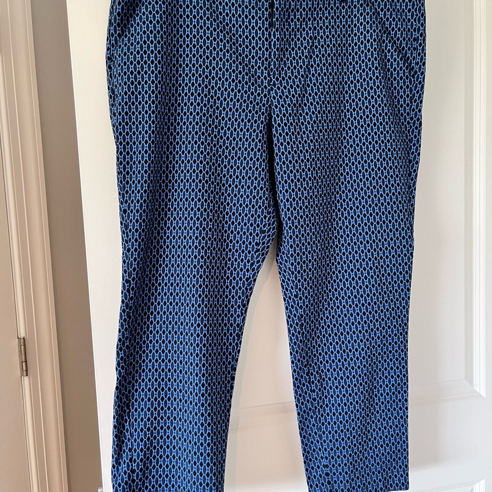 Crop stretchy fun blue print pants